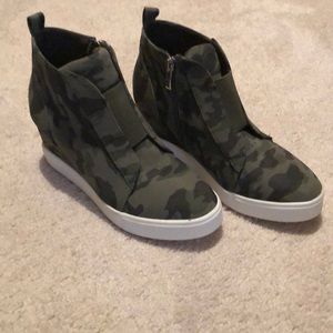 Wedge sneakers